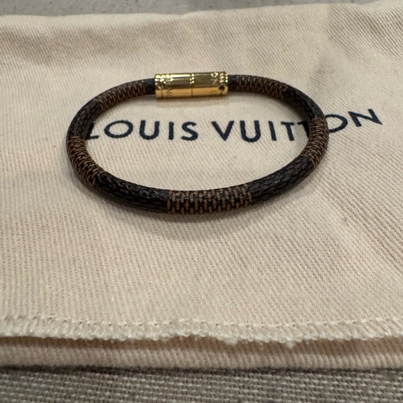 Louis Vuitton Keep it Bracelet - Picture 2 of 6